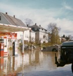 Flom mot bestyrerboligen og Brustad