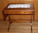 Lite klaffebord i valnøtt